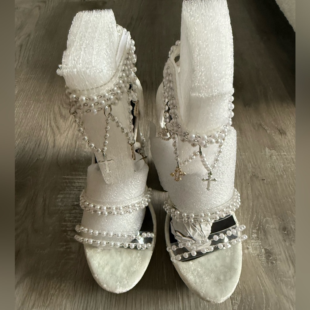 Sugar thrills White Heels